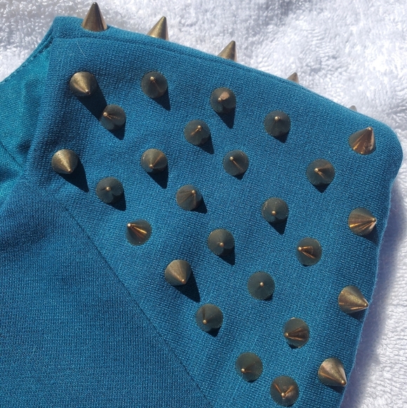 Betsey Johnson Sheath Teal Dress with Spiked Shoulders and gold zipper, Size 6 - Picture 4 of 8